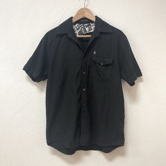 Volcom Men’s Tailored Black Button Down Shirt Sz Small - Picture 1 of 4